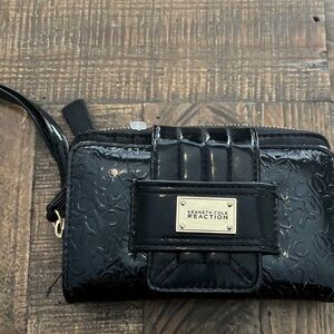 Kenneth Cole Reaction NWT  Black Patent Leather Wristlet